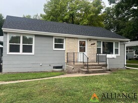 1845 College Heights Rd in Manhattan, KS - Building Photo