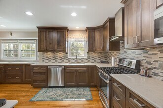 5624 Kemp Ln in Burke, VA - Building Photo - Building Photo