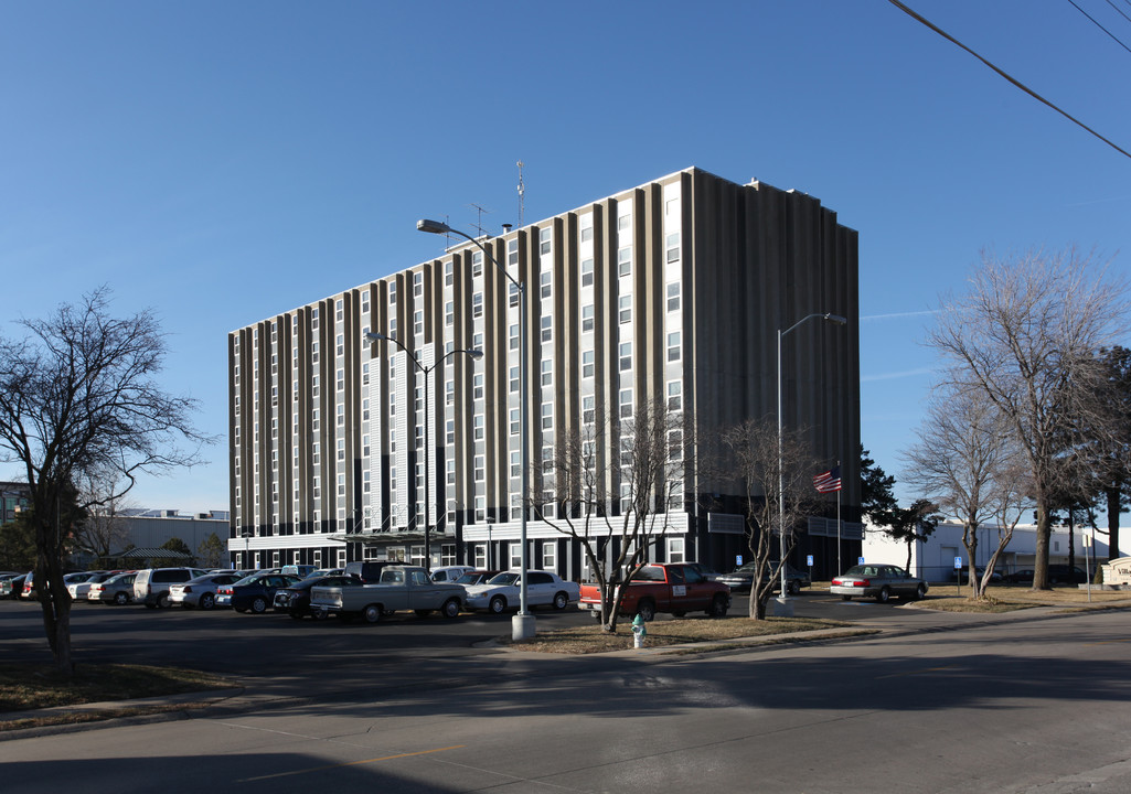 Village East Tower Apartments in St. Joseph, MO - Foto de edificio