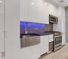 195 Stanton St, Unit 4H in New York, NY - Building Photo