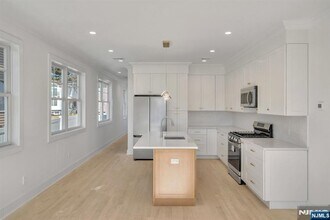 24 Columbus Dr in Tenafly, NJ - Building Photo - Building Photo