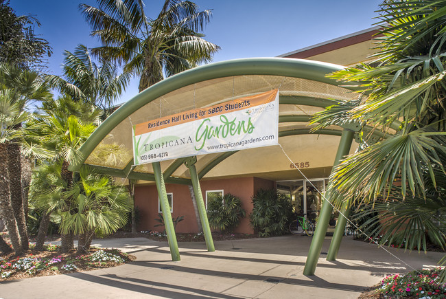 Tropicana Student Living in Goleta, CA - Foto de edificio - Building Photo