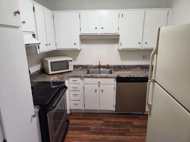 147 Milk St in Westborough, MA - Foto de edificio - Building Photo