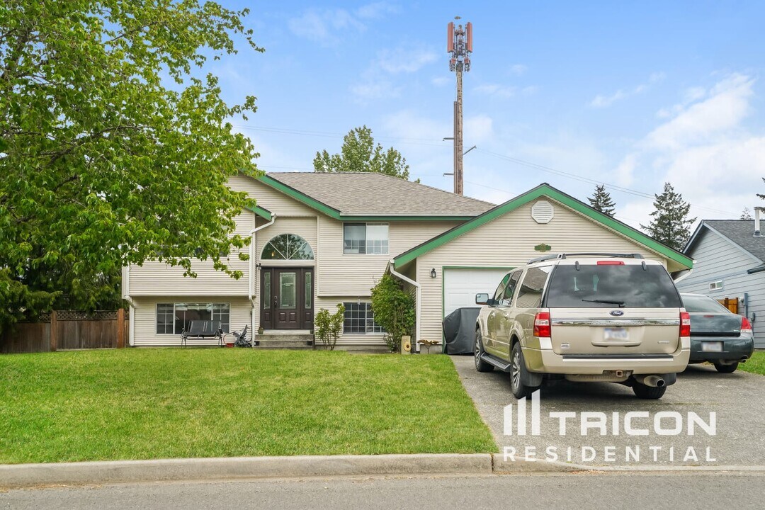 5925 Beltway Loop SE in Lacey, WA - Building Photo