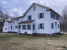 92 Huntingtown Rd in Newtown, CT - Building Photo