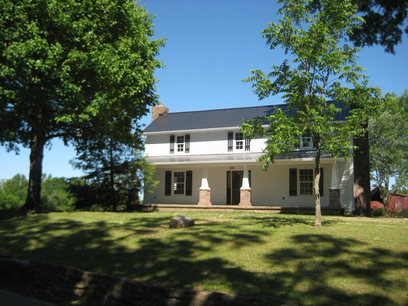 1000 Ewing Albright Rd in Ashland City, TN - Building Photo