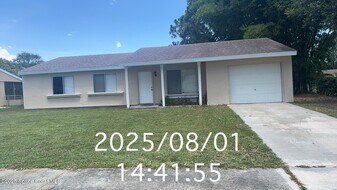 1241 Cambo Ct NE in Palm Bay, FL - Building Photo