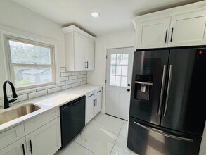 72 Singworth St in Oyster Bay, NY - Building Photo - Building Photo