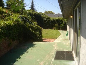 1145 Kyle Ln in Vista, CA - Building Photo - Building Photo