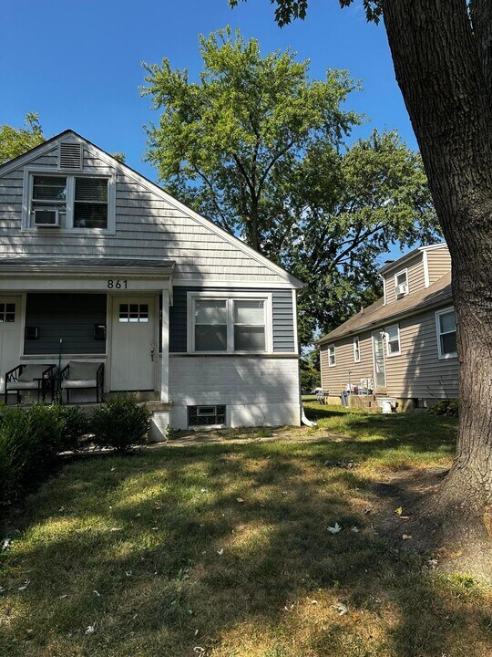 861 Palmer Rd in Columbus, OH - Building Photo