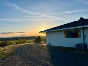 1209 NE Brown Dr in Madras, OR - Foto de edificio - Building Photo