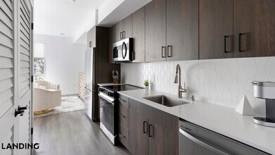 8511 15th Ave NW, Unit 326 in Seattle, WA - Building Photo - Building Photo