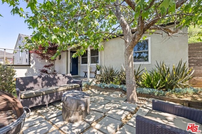 6052 W 76th St in Los Angeles, CA - Building Photo - Building Photo