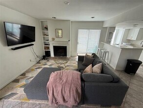 7431 Holly Hill Dr in Dallas, TX - Building Photo - Building Photo