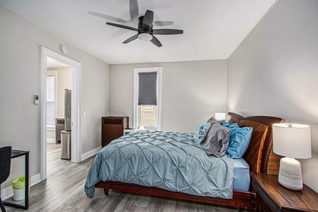 property at 728 W Lovell St