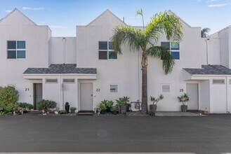 28711 Pacific Coast Hwy in Malibu, CA - Foto de edificio - Building Photo