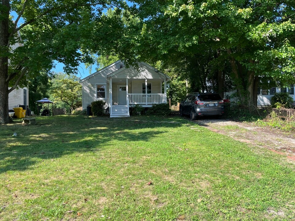 484 Riverview Dr in Edgewater, MD - Building Photo