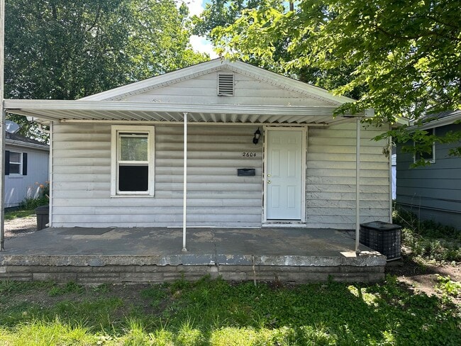 property at 2604 S Pasfield St