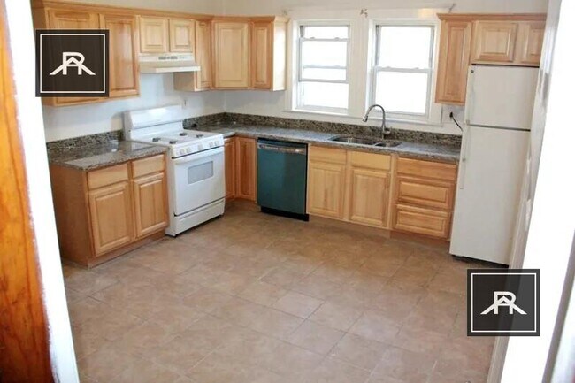 248 Pearl St in Newton, MA - Building Photo - Building Photo