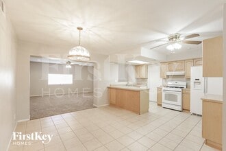 19878 N 17th Ln in Phoenix, AZ - Foto de edificio - Building Photo