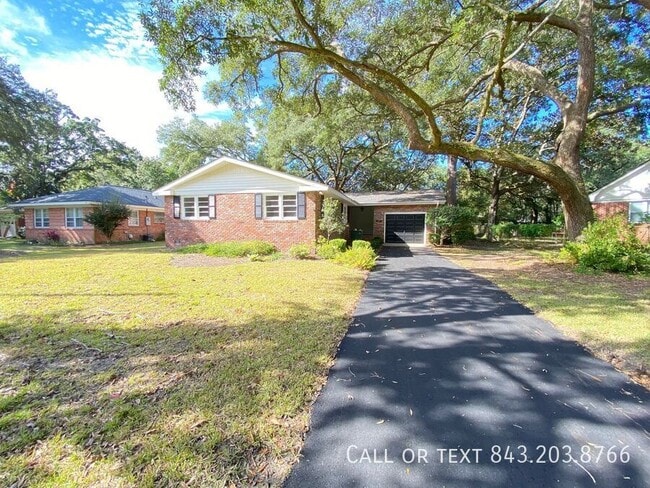 property at 1821 Somerset Cir