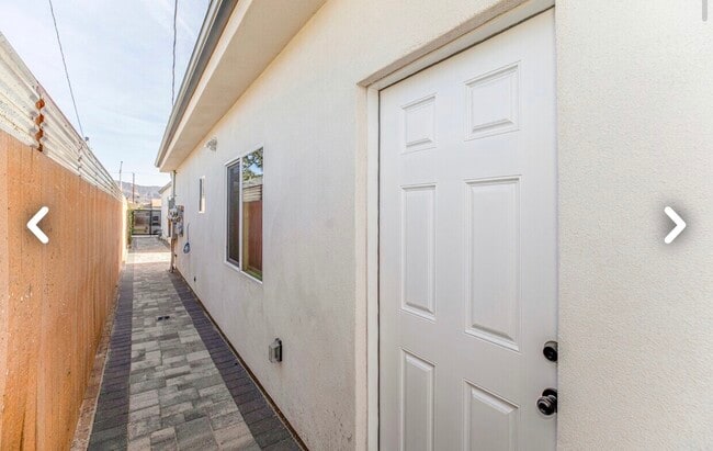 2033 N Frederic St in Burbank, CA - Building Photo - Building Photo