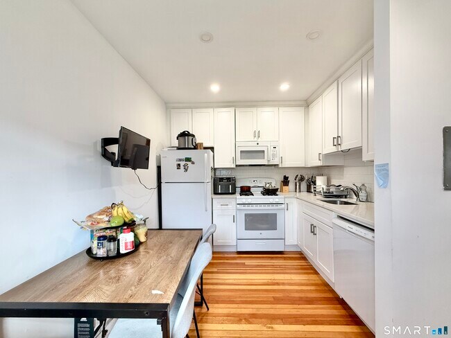 10 Linden Pl in Stamford, CT - Building Photo - Building Photo