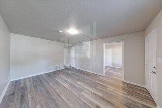 205 N Manngrove Ln in Muncie, IN - Building Photo - Building Photo