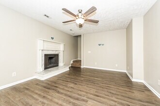 1435 Tuffnell Dr in La Vergne, TN - Foto de edificio - Building Photo