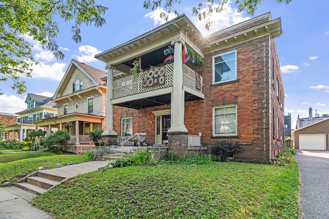 2410 Dupont Ave S in Minneapolis, MN - Building Photo - Building Photo