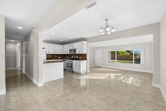 2410 Coolidge St in Hollywood, FL - Building Photo - Building Photo