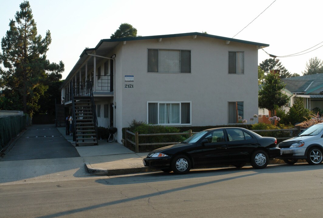 2121 Castillo St in Santa Barbara, CA - Building Photo