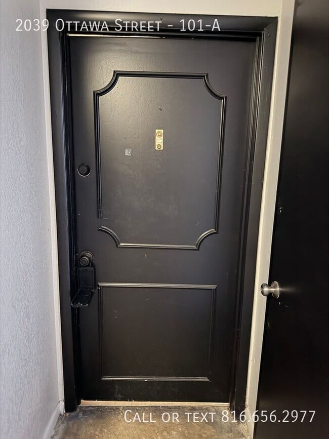 2039 Ottawa St in Leavenworth, KS - Building Photo - Building Photo