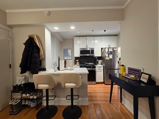 2740 N Hampden Ct in Chicago, IL - Building Photo - Building Photo