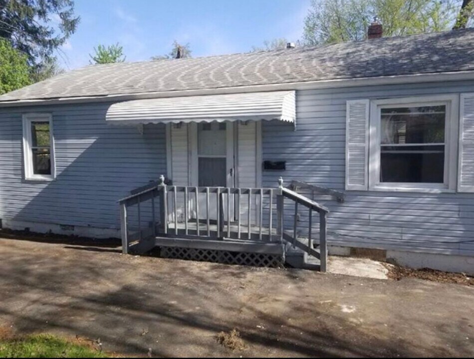 1084 Yukon Ave in Akron, OH - Building Photo