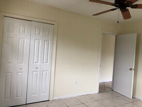 1536 Barbarie Ln, Unit 2 bedrooms 1 bathroom in West Palm Beach, FL - Foto de edificio - Building Photo