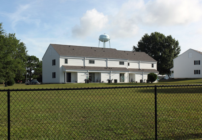 Holly Plaza Apartments in Holly Ridge, NC - Building Photo - Building Photo