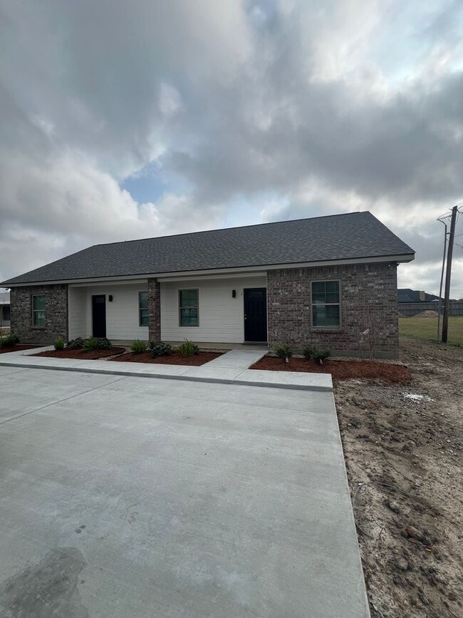 6017 Nobie Ln in Lake Charles, LA - Building Photo - Building Photo