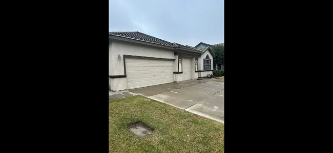 3783 Jefferson St in Turlock, CA - Foto de edificio - Building Photo