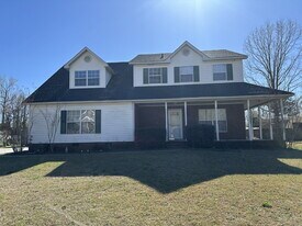 1112 Westmoreland Dr in Jacksonville, NC - Building Photo