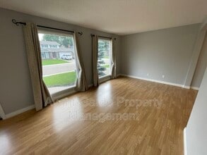 28 Medhurst Crescent in Sherwood Park, AB - Building Photo - Building Photo