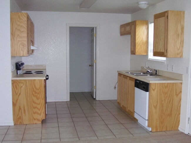 312 Kathy Ln in Granbury, TX - Building Photo - Building Photo