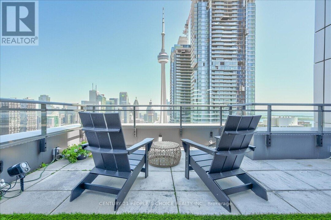 25-PH5225 Telegram Mews in Toronto, ON - Building Photo