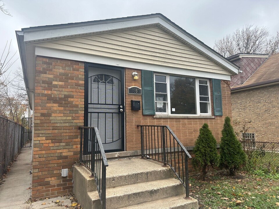 11350 S Aberdeen St in Chicago, IL - Building Photo