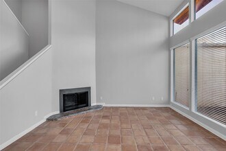 7655 S Braeswood Blvd in Houston, TX - Building Photo - Building Photo