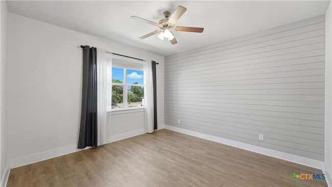 223 Sapphire Dr in New Braunfels, TX - Foto de edificio - Building Photo