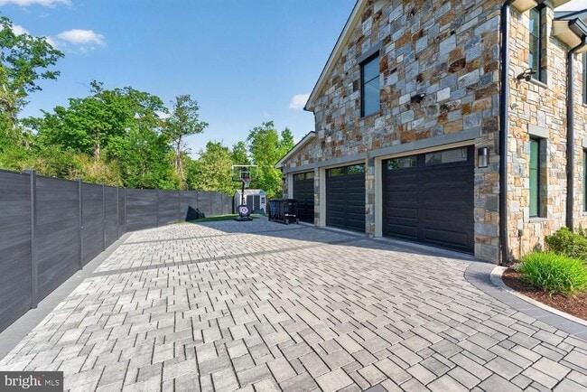 property at 1218 Karig Pl