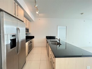 79 SW 12th St, Unit 1810 in Miami, FL - Building Photo - Building Photo