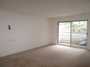 19317 Club House Rd in Montgomery Village, MD - Foto de edificio - Building Photo