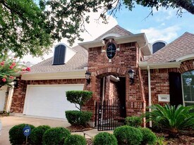 2611 Summer Rain Dr in Manvel, TX - Building Photo